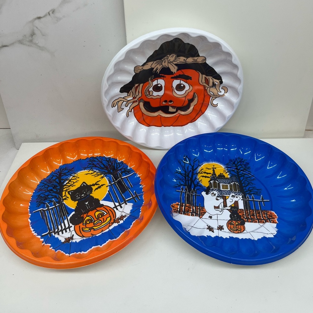 3 Vintage Berman Molded Plastic Halloween candy  Plates Cat JOL Ghost Haunt